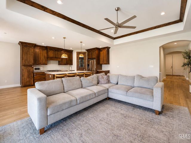 11001 Aimee Way, Bakersfield, CA 93312