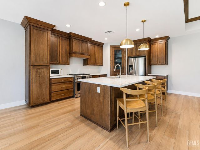 11001 Aimee Way, Bakersfield, CA 93312