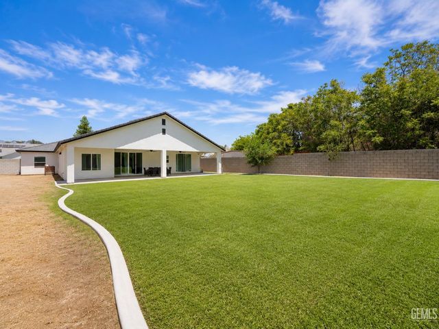 11001 Aimee Way, Bakersfield, CA 93312