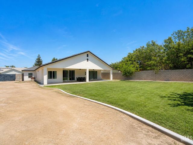 11001 Aimee Way, Bakersfield, CA 93312