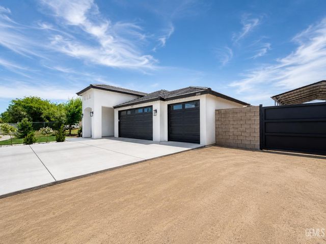 11001 Aimee Way, Bakersfield, CA 93312