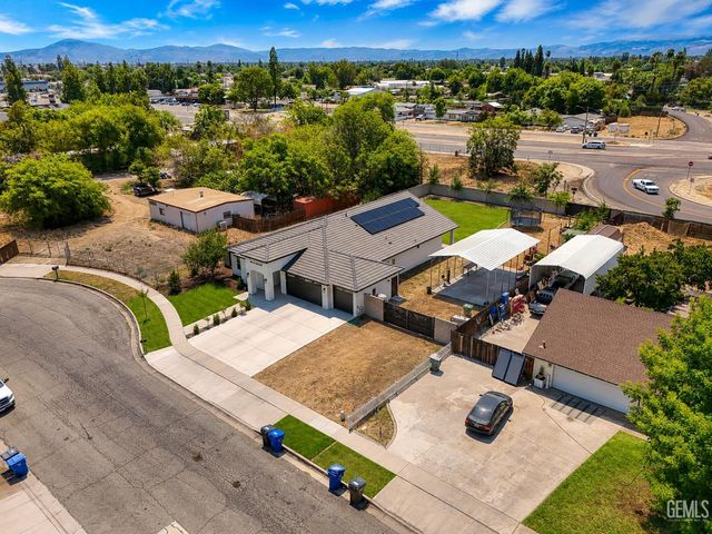 11001 Aimee Way, Bakersfield, CA 93312
