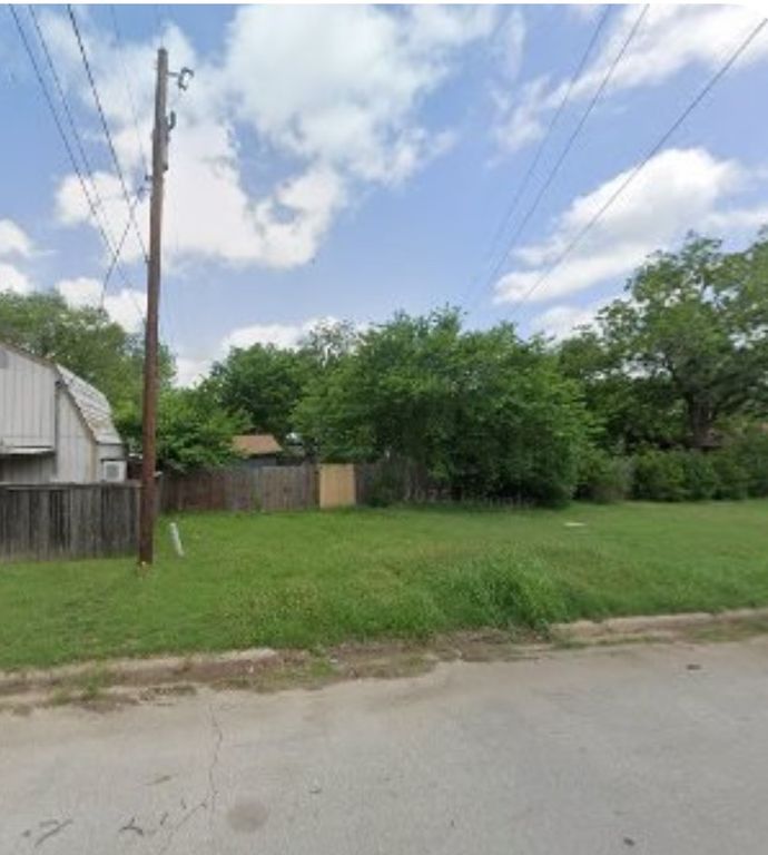 305 E Miller Street, Burleson, TX 76028