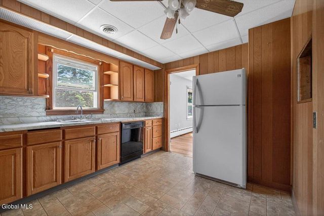 20 Washington Avenue, Halfmoon, NY 12118