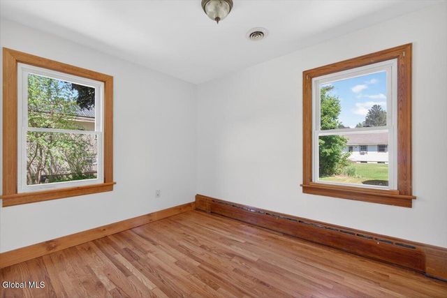 20 Washington Avenue, Halfmoon, NY 12118