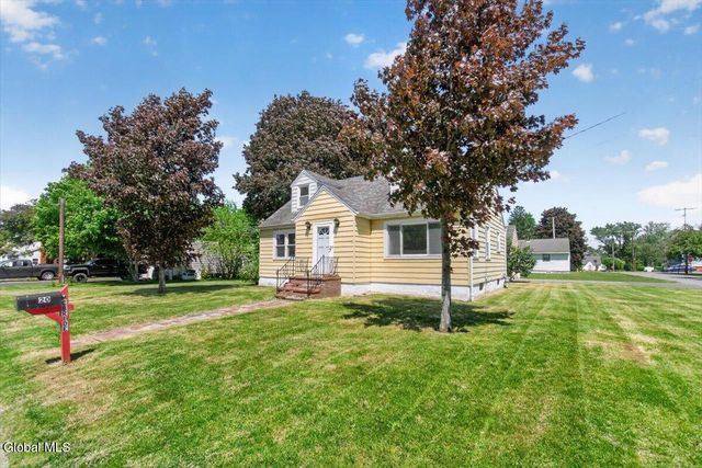 20 Washington Avenue, Halfmoon, NY 12118