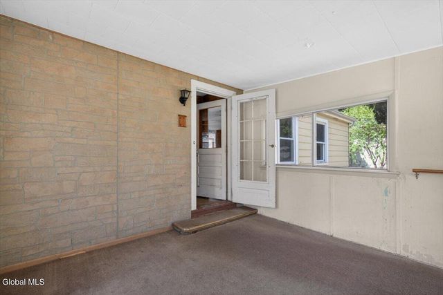 20 Washington Avenue, Halfmoon, NY 12118