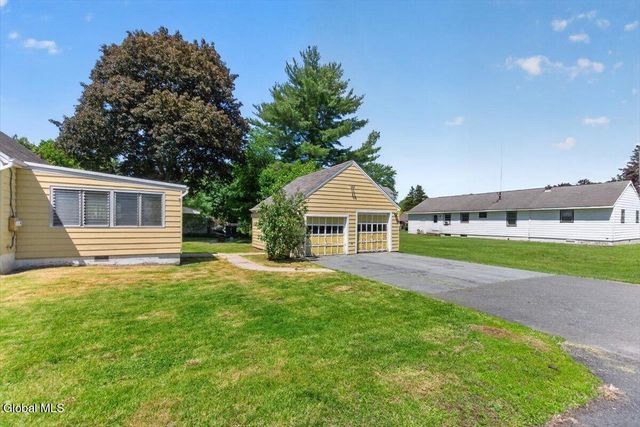 20 Washington Avenue, Halfmoon, NY 12118