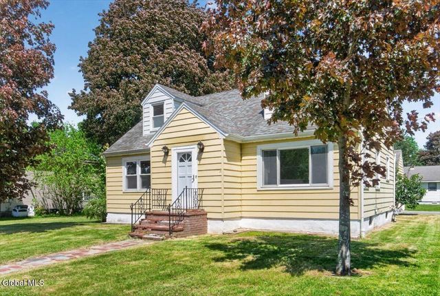 20 Washington Avenue, Halfmoon, NY 12118