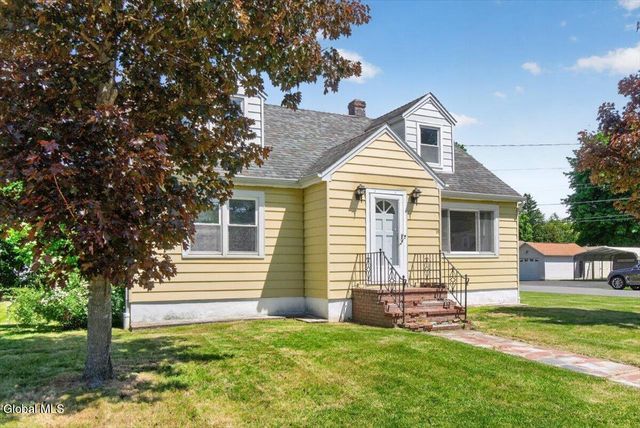 20 Washington Avenue, Halfmoon, NY 12118