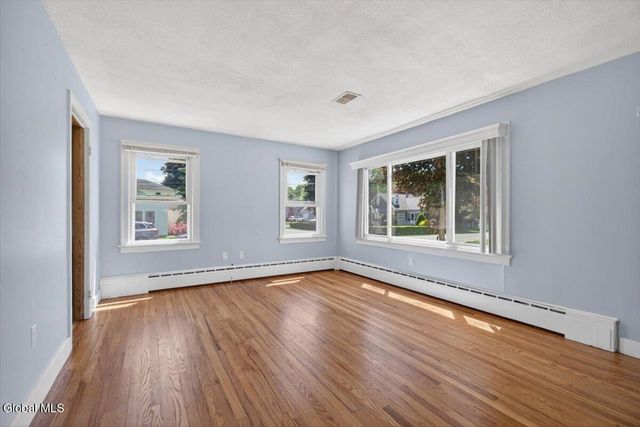 20 Washington Avenue, Halfmoon, NY 12118