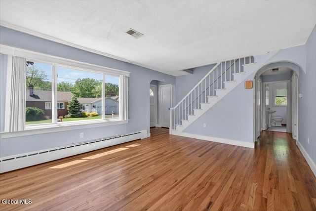 20 Washington Avenue, Halfmoon, NY 12118