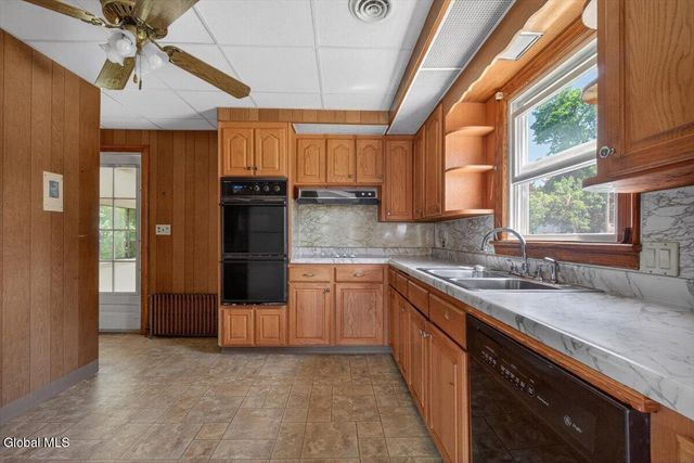 20 Washington Avenue, Halfmoon, NY 12118