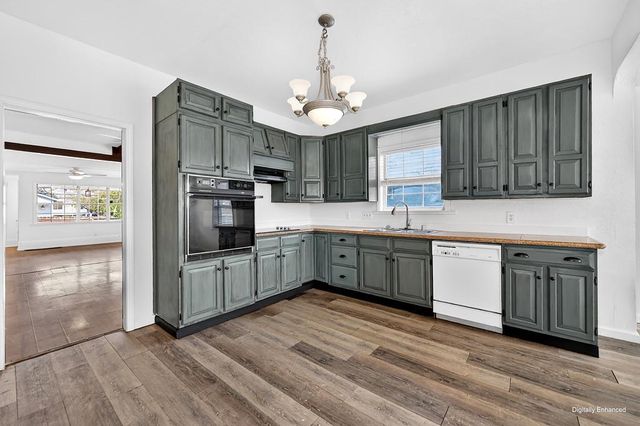 3126 31st St, Sacramento, CA 95817