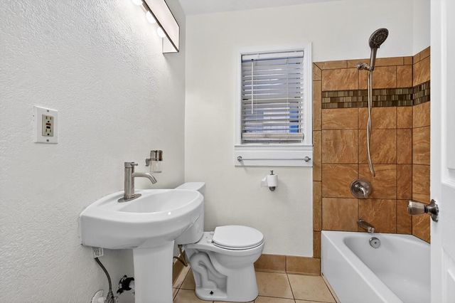 3126 31st St, Sacramento, CA 95817