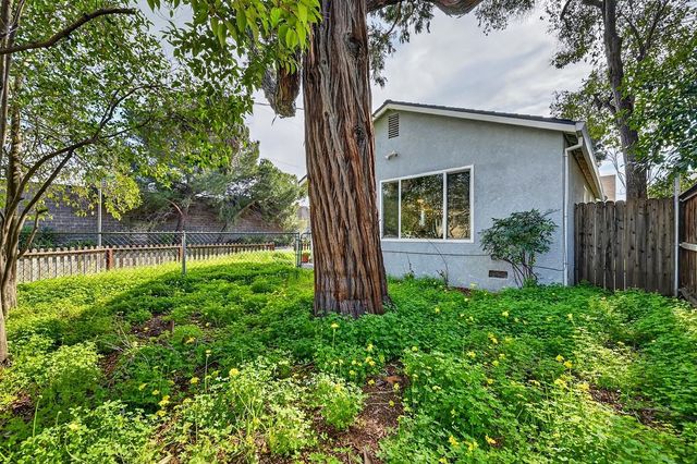 3126 31st St, Sacramento, CA 95817