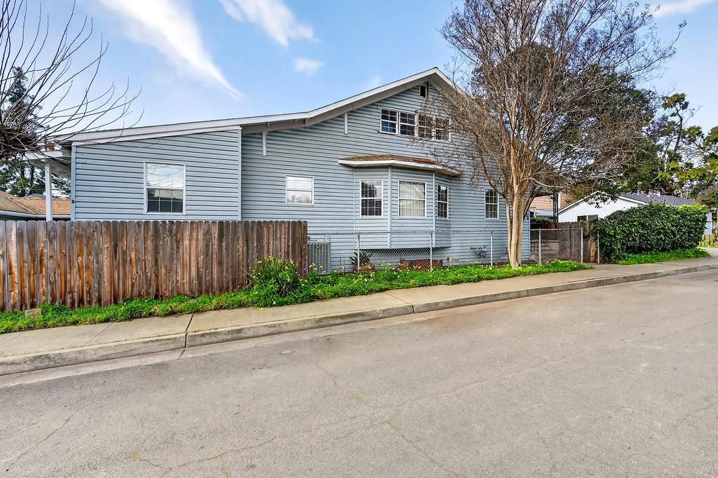 3126 31st St, Sacramento, CA 95817