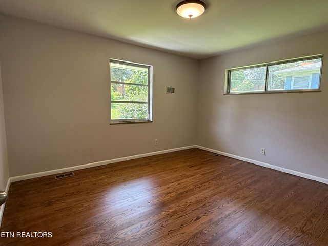 205 Elm St, Clinton, TN 37716