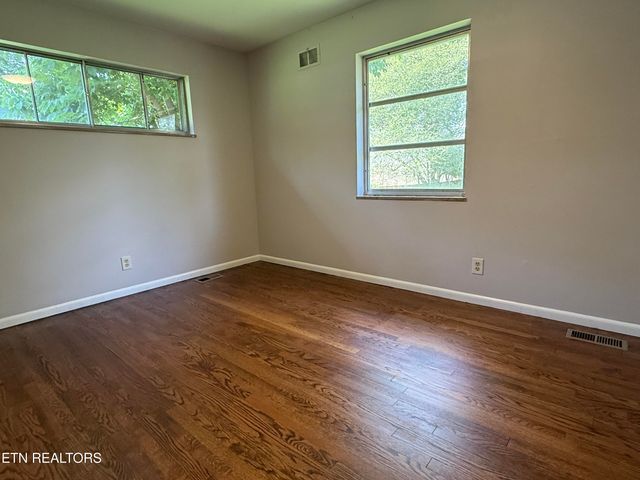 205 Elm St, Clinton, TN 37716