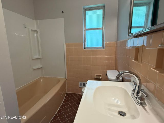 205 Elm St, Clinton, TN 37716