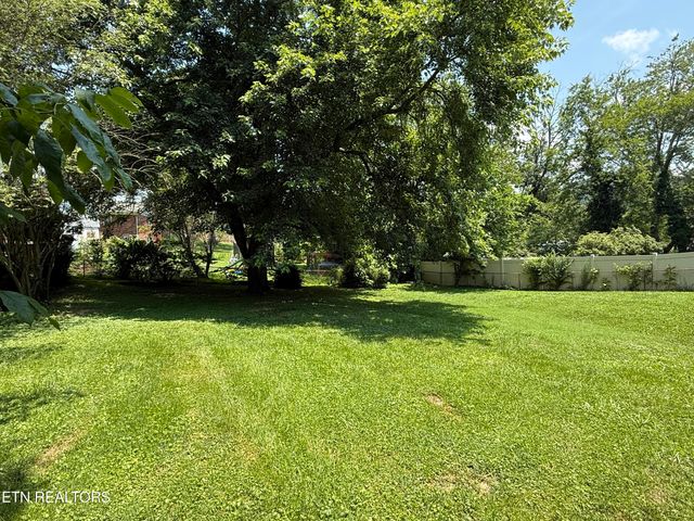 205 Elm St, Clinton, TN 37716