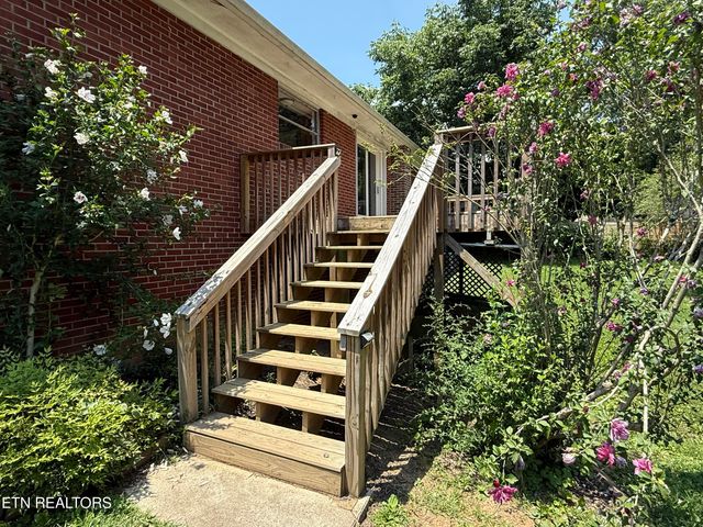 205 Elm St, Clinton, TN 37716