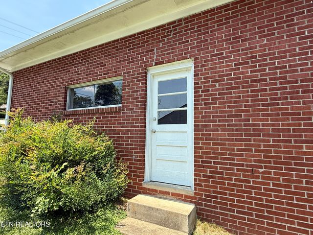 205 Elm St, Clinton, TN 37716