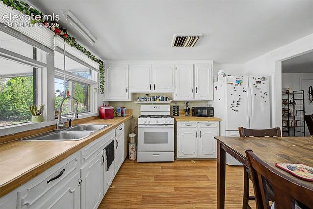 1606 Iroquois Road, Pueblo, CO 81001