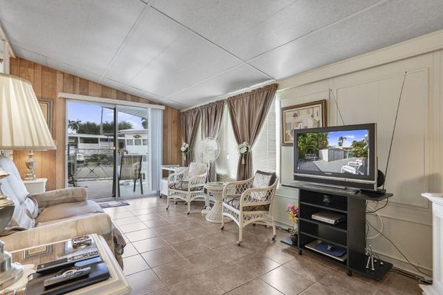 8573 SW 16th Street, Davie, FL 33324