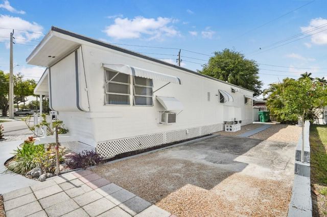 8573 SW 16th Street, Davie, FL 33324