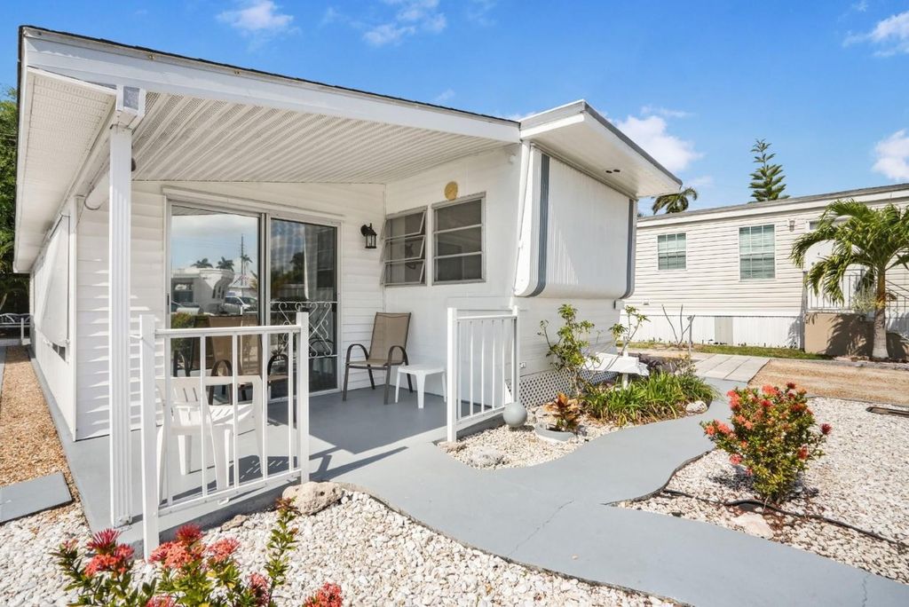 8573 SW 16th Street, Davie, FL 33324