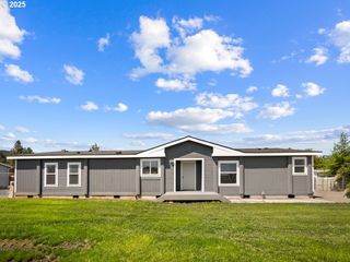 208 16TH St, La Grande, OR 97850