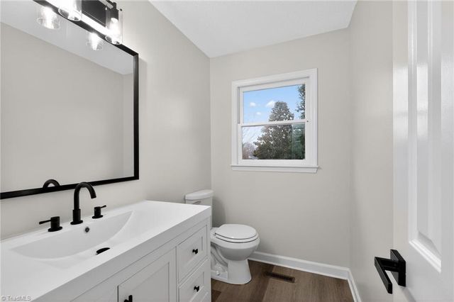 1516 Country Lane, Kernersville, NC 27284