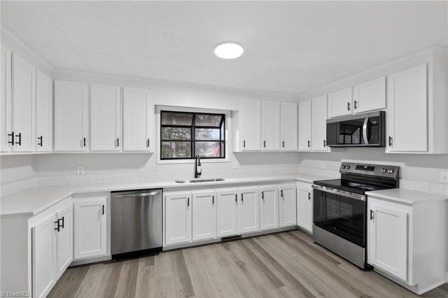 1516 Country Lane, Kernersville, NC 27284