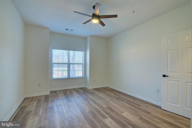 1708 LAKE SHORE CREST DR, Reston, VA 20190