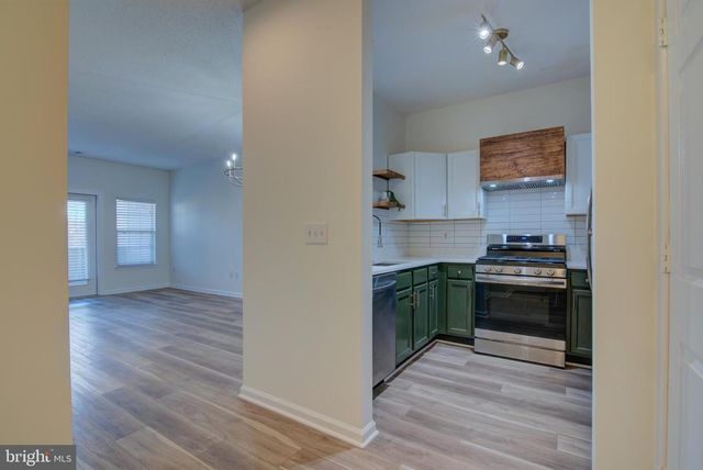 1708 LAKE SHORE CREST DR, Reston, VA 20190