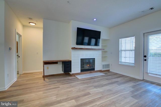 1708 LAKE SHORE CREST DR, Reston, VA 20190