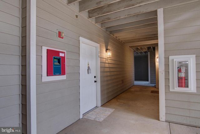 1708 LAKE SHORE CREST DR, Reston, VA 20190