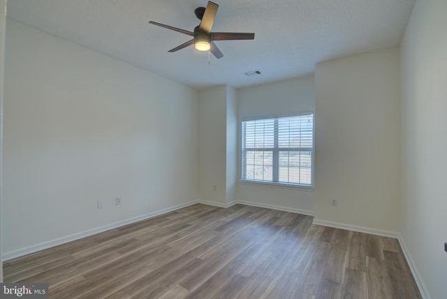 1708 LAKE SHORE CREST DR, Reston, VA 20190