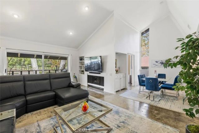 31584 Agoura Road 4, Westlake Village, CA 91361