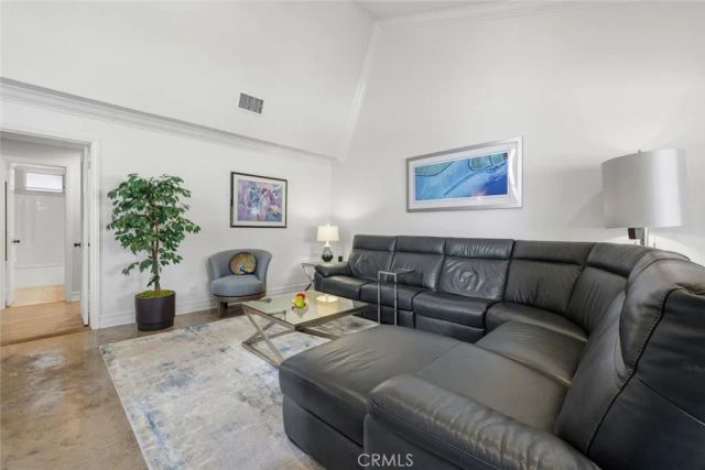 31584 Agoura Road 4, Westlake Village, CA 91361