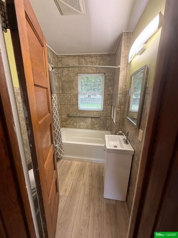 835 W 8th Street, Fremont, NE 68025