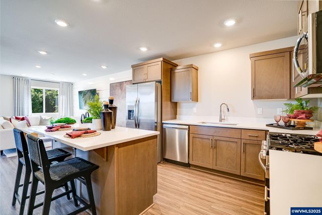 2488 Sawtelle Dr, Woodburn, OR 97071