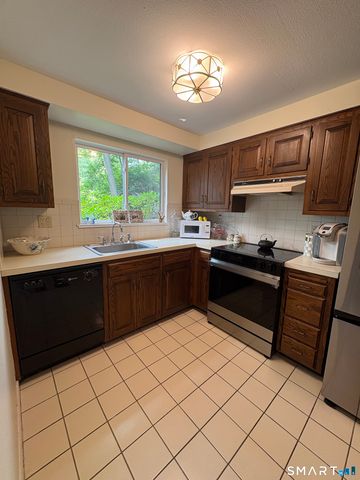 35 Harbour Village A, Branford, CT 06405