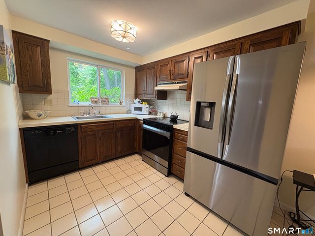35 Harbour Village A, Branford, CT 06405