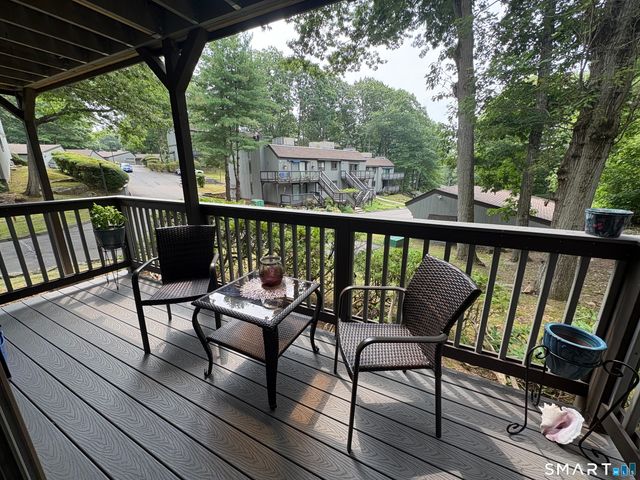 35 Harbour Village A, Branford, CT 06405