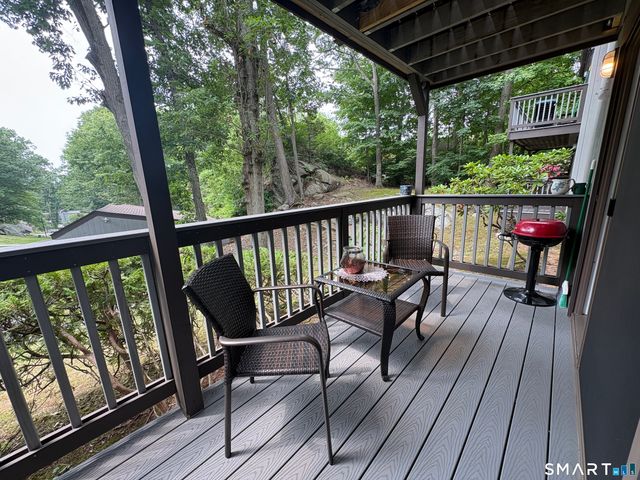 35 Harbour Village A, Branford, CT 06405