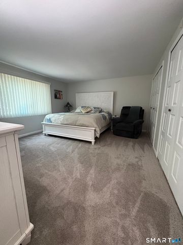 35 Harbour Village A, Branford, CT 06405