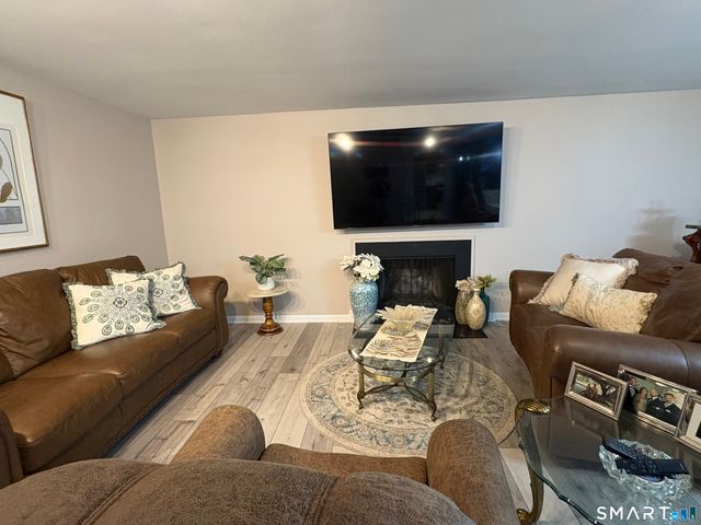 35 Harbour Village A, Branford, CT 06405