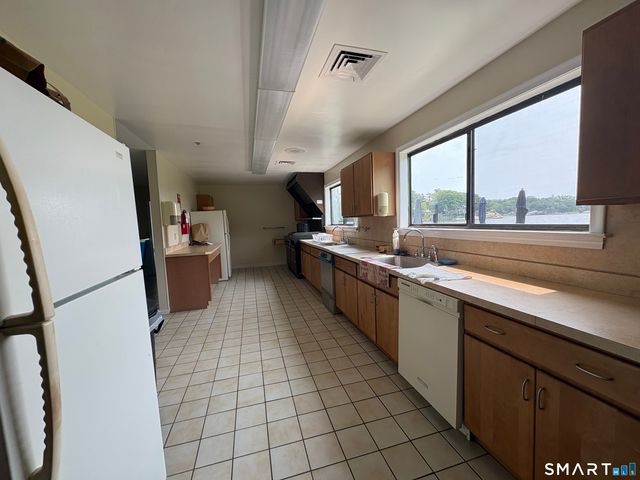 35 Harbour Village A, Branford, CT 06405